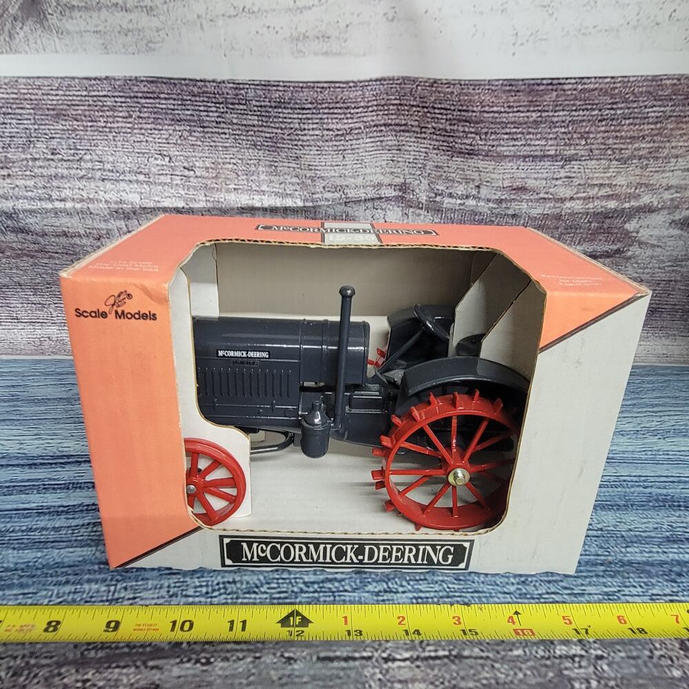 Vtg 1992 Scale model 1/16 IH Case 15-30 on steel w/frontend diecast tractor gray